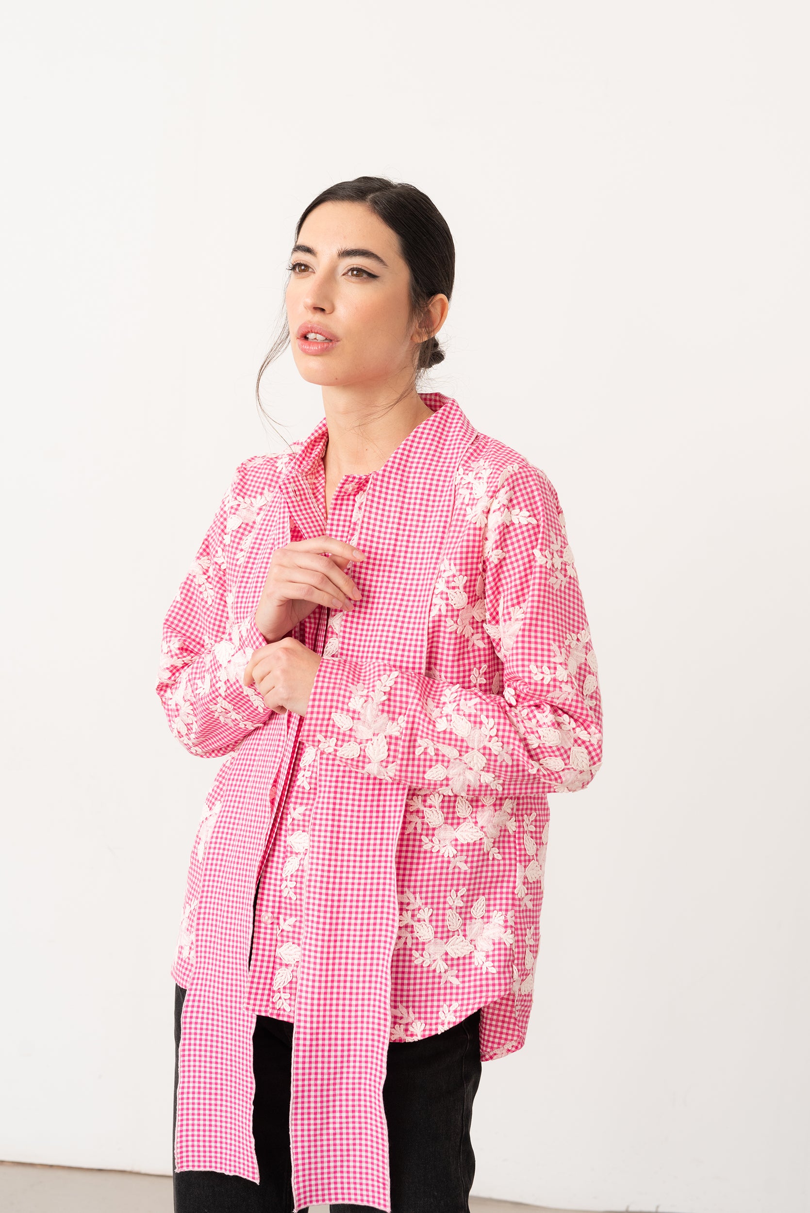 Camisa lazada bordada rosa - Vanó Studio