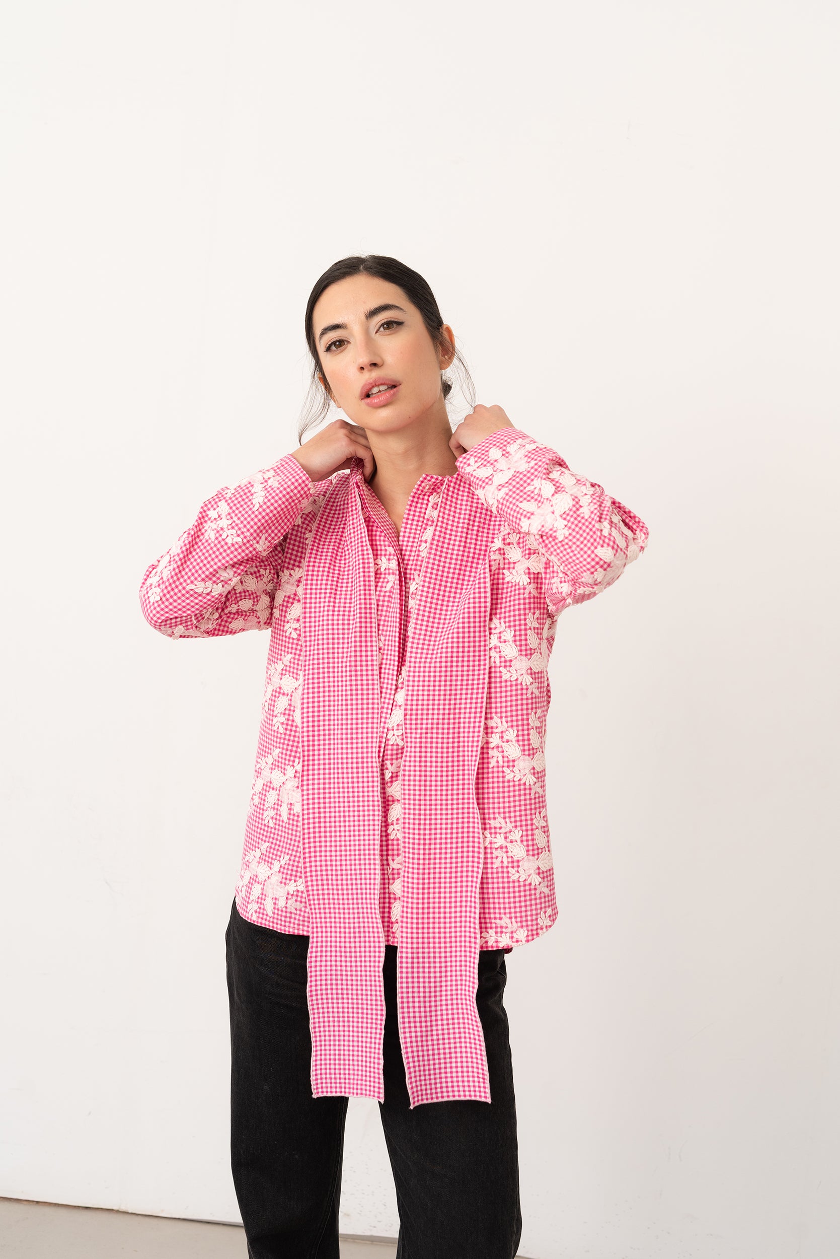 Camisa lazada bordada rosa - Vanó Studio